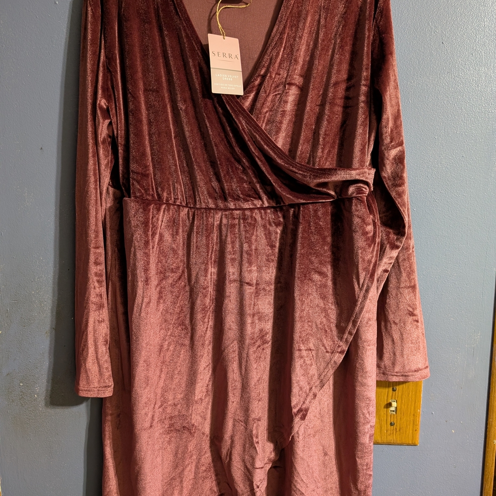Serra Velvet Midi Dress in Burgundy